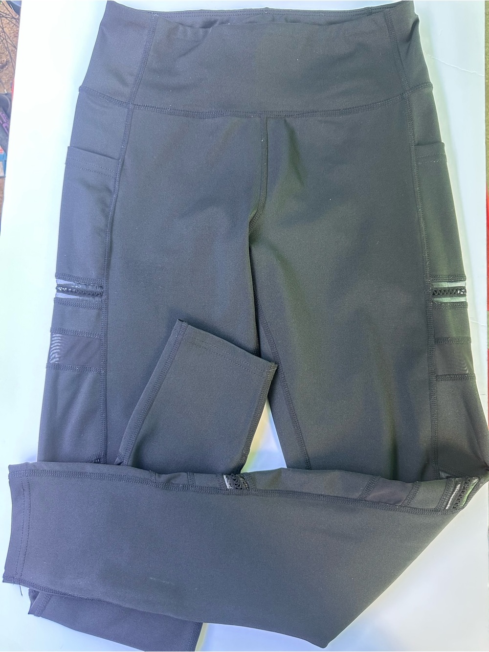 Women's High-Waist Black Performance Leggings with Side Phone Pockets